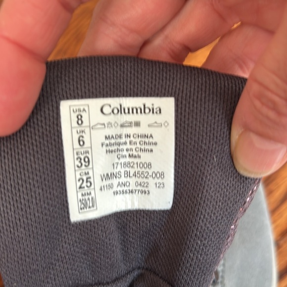 NWT women sz 8 Columbia grey and pink hiking boots - Picture 3 of 6